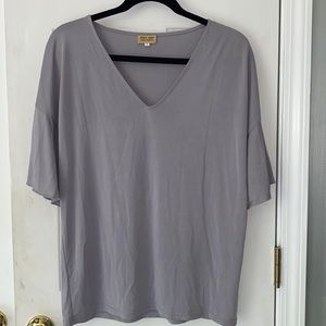 flowey piko top short sleeved v neck size small